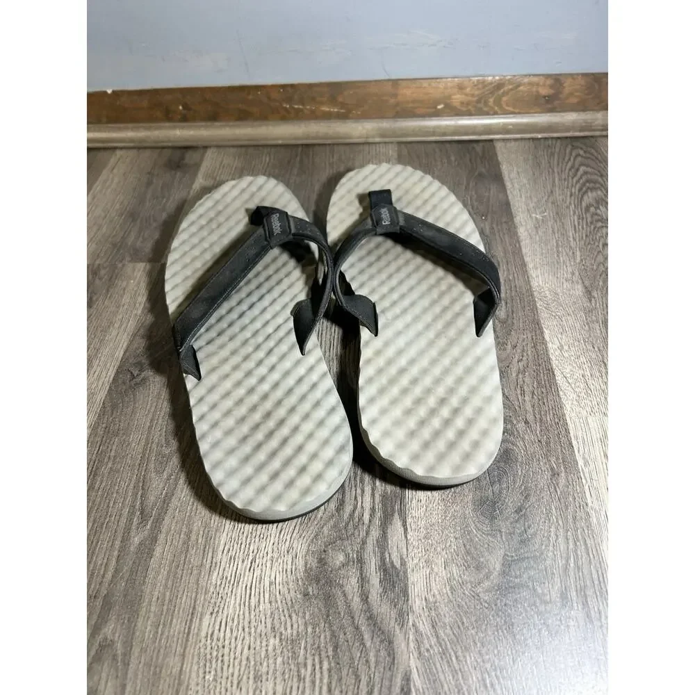 Men’s Reebok Size 13 Sandal Grey And Black
